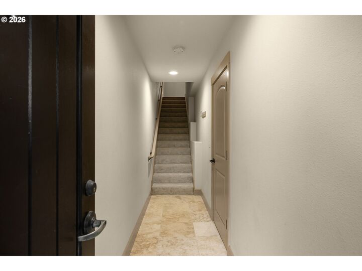 Property Photo: 1912 NE 48th Way OR 97124