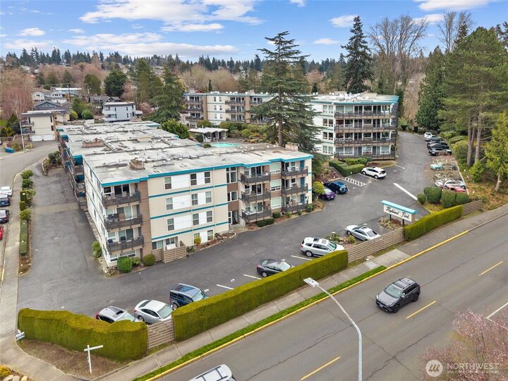 Property Photo:  550  Elm Way 308  WA 98020 