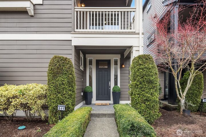 Property Photo: 849 Third Avenue NE WA 98029