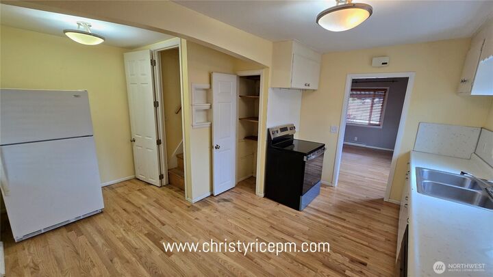 Property Photo:  238  Park Place N  WA 98057 