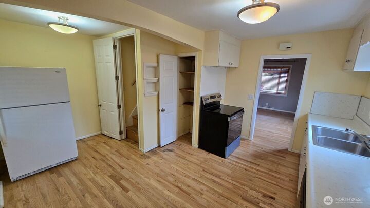 Property Photo: 238 Park Place N WA 98057