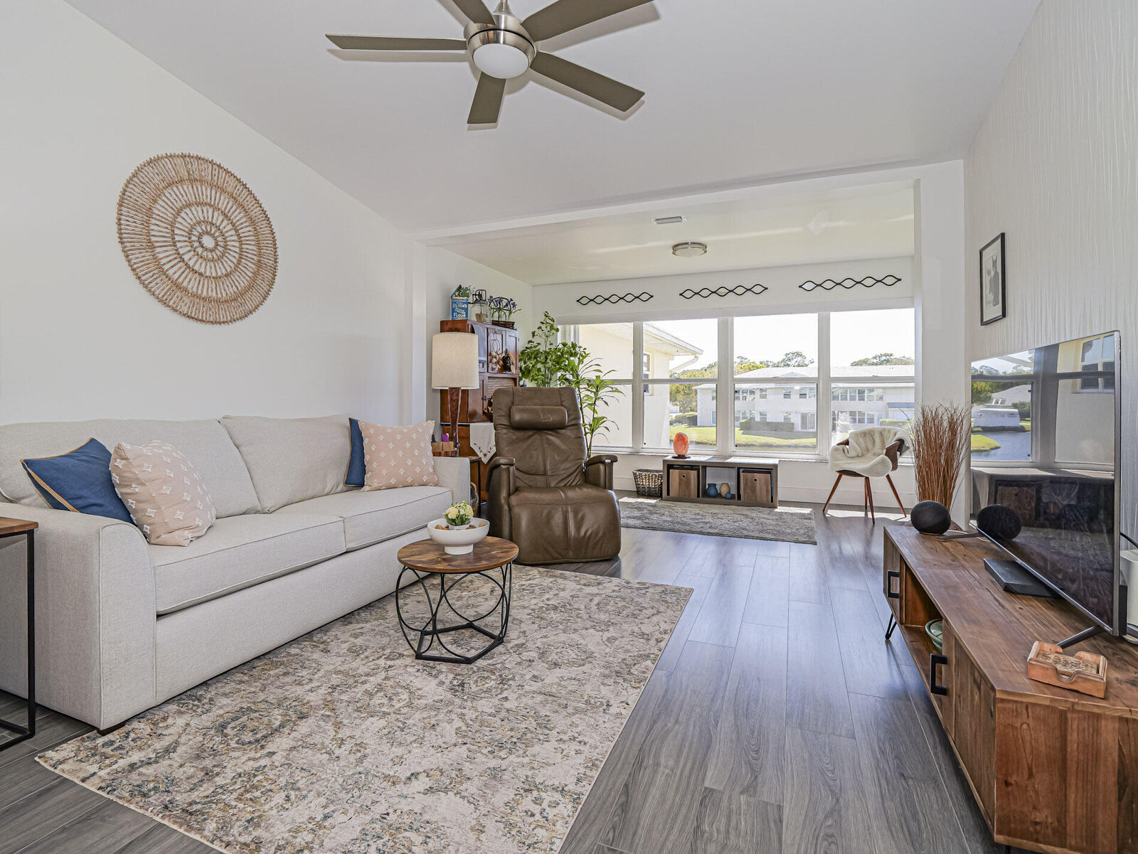 Property Photo:  675 W Lake Jasmine Circle 206  FL 32962 