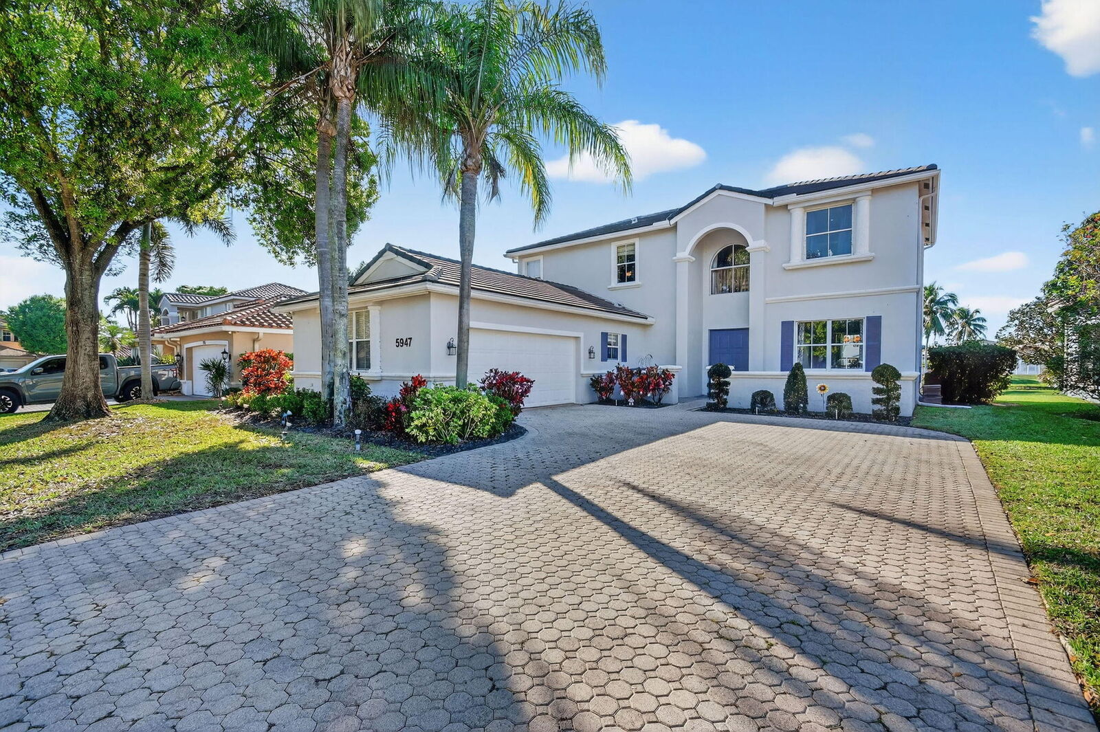 Property Photo: 5947 Bay Hill Circle FL 33463