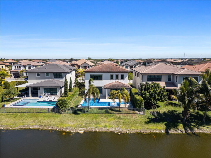 Property Photo: 11520 Horizon Road FL 33076