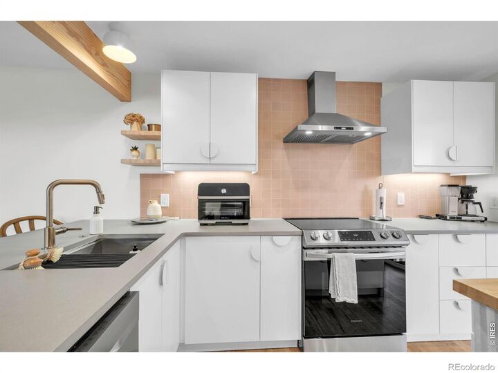 Property Photo: 4286 Greenbriar Boulevard CO 80305