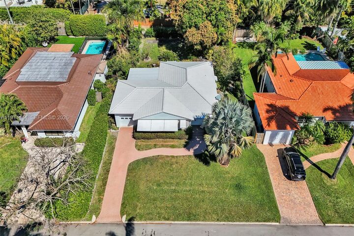 Property Photo:  1235 Jefferson St  FL 33019 