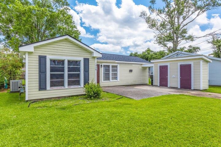 Property Photo:  1228 California Street  LA 70607 