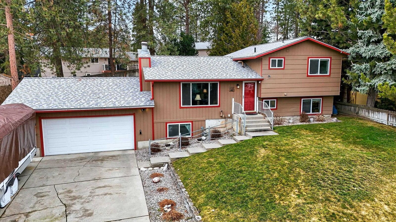 Property Photo: 515 E Shenandoah Dr WA 99208