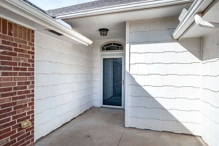 Property Photo:  1220 E Emma Lane  OK 74075 