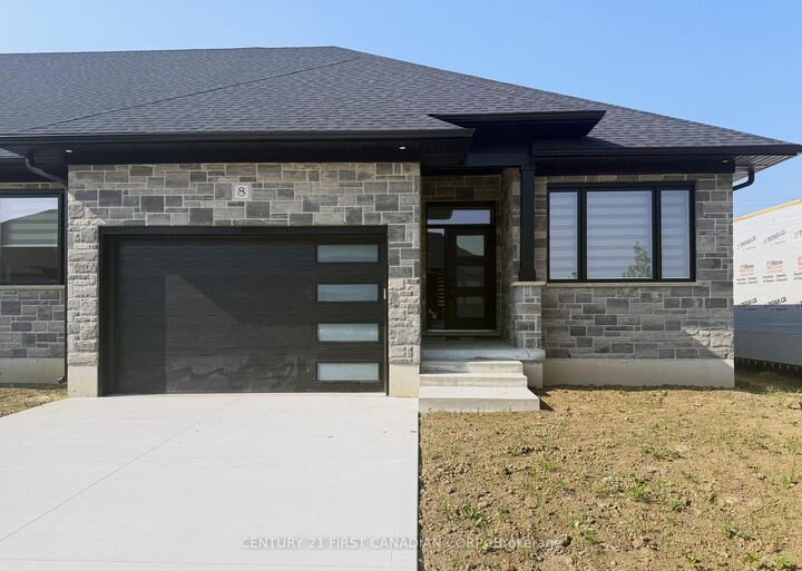 Photo de la propriété: 32 Postma Crescent 8 ON N0M 1A0