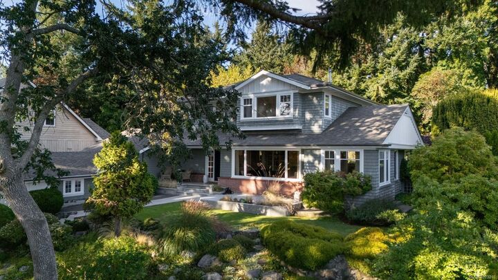 Property Photo:  2944 Tudor Ave  BC V8N 1M1 
