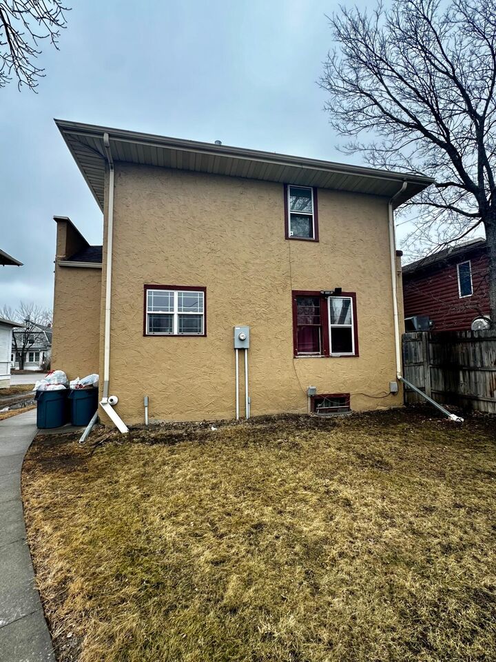 Property Photo: 307 SW 6th Ave SD 57401