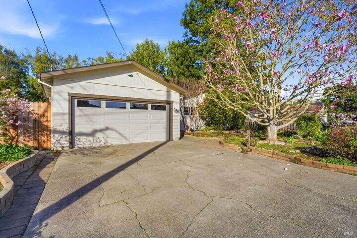 Property Photo: 440 Calle De La Mesa CA 94949