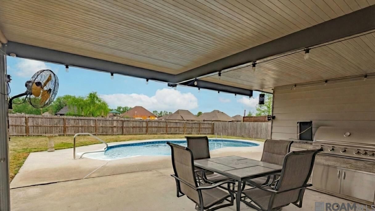 Property Photo: 41408 Creekstone Ave LA 70769