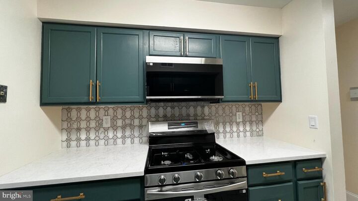 Property Photo:  1214 Country Mill Drive  NJ 08512 