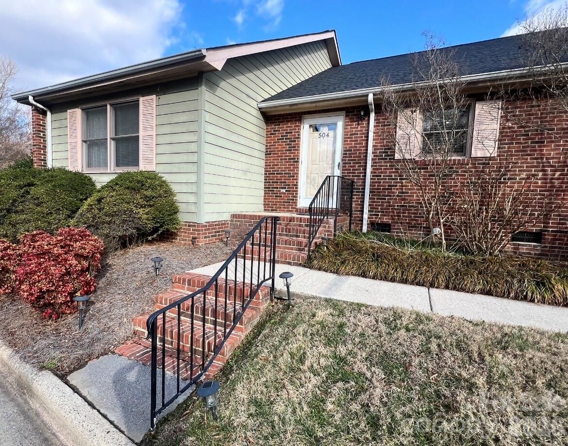 Property Photo:  1300 Larchmont Place 504  NC 28144 