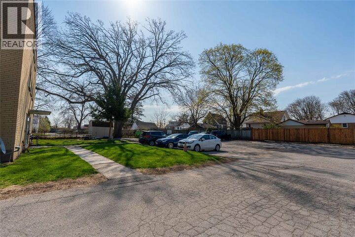 Photo de la propriété:  1075 Brenchley Avenue 106  ON N7S 1R6 