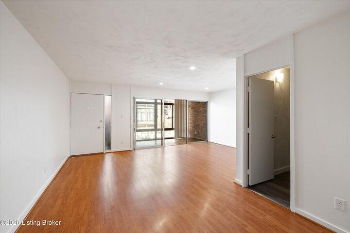 Property Photo:  1040 Cherokee Rd E4  KY 40204 