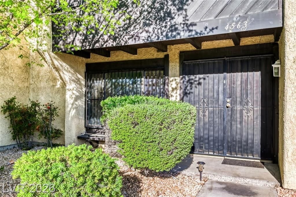 Property Photo: 4563 Kenmare Way NV 89121