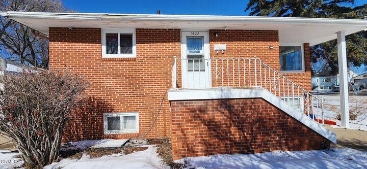 Property Photo:  1422 E Ave E  ND 58501 