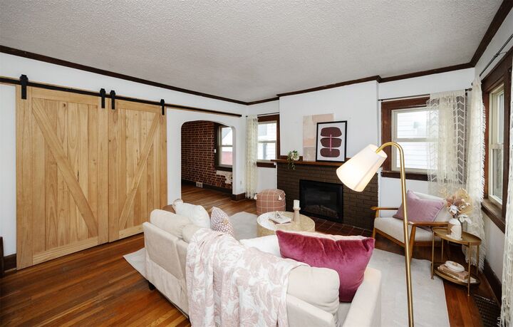 Property Photo:  4015 University Avenue  IA 50311 
