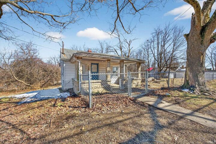 Property Photo: 1530 W Arlington Road IN 47404