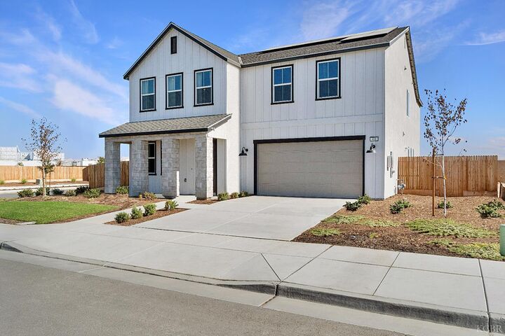 Property Photo: 408 Vanderbilt Drive CA 93245