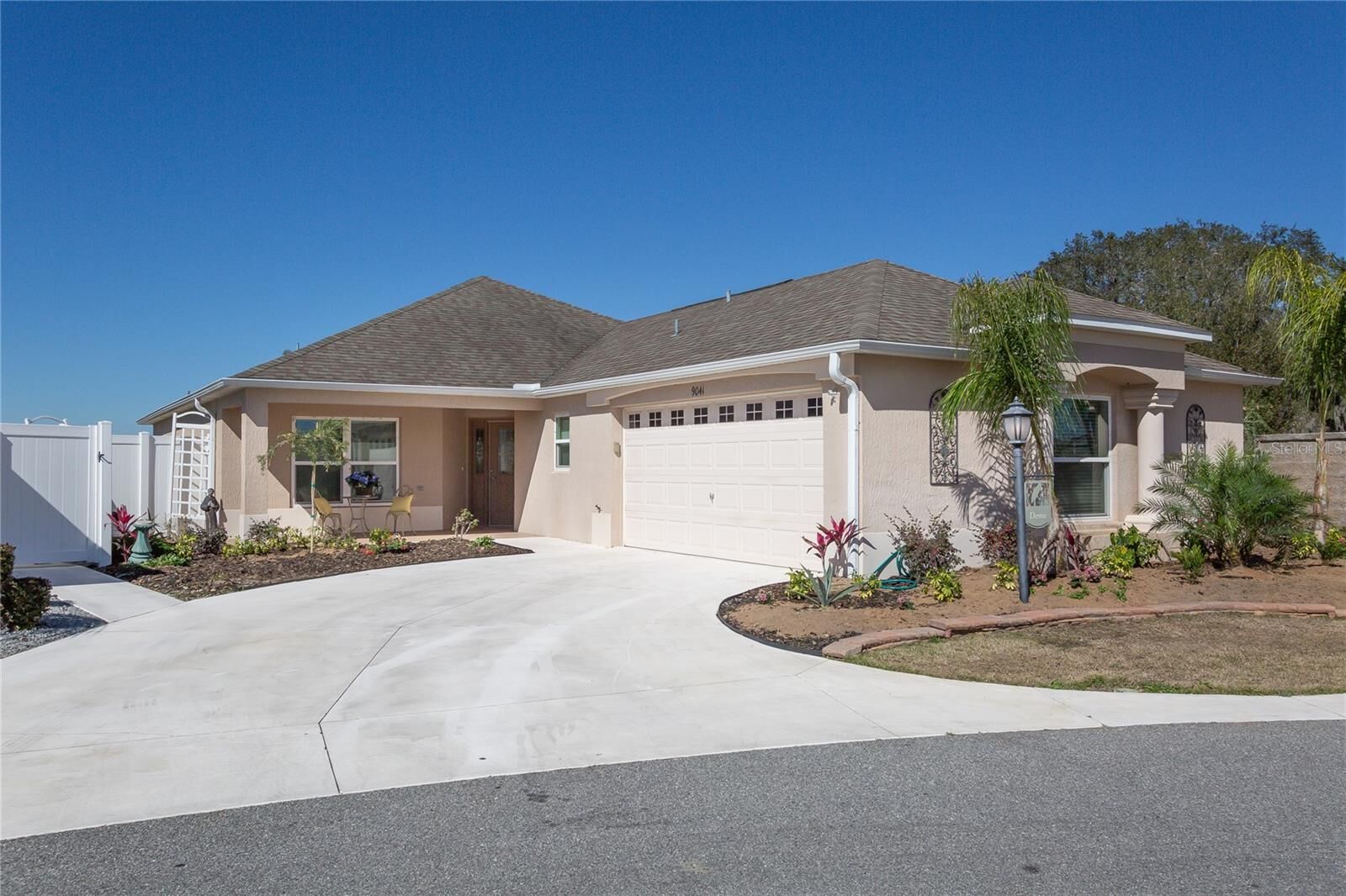 Property Photo:  9041 SE 166th Kathy Loop  FL 32162 
