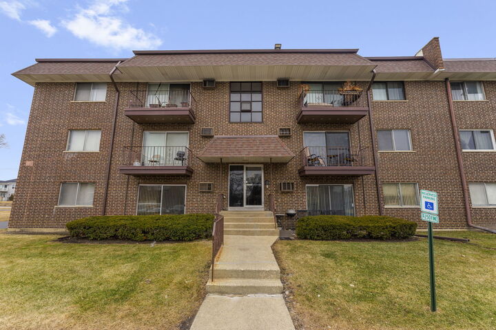 Property Photo:  245 N Mill Road 9C  IL 60101 