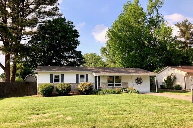 Property Photo:  1430 E Grand Avenue  IL 62902 