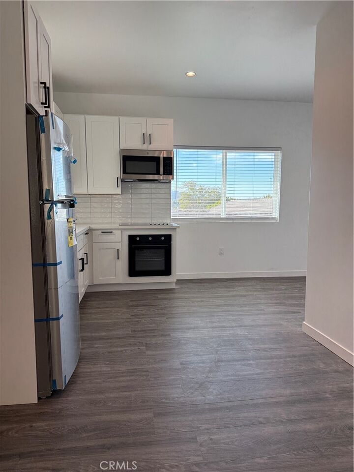 Property Photo: 1325 Camino Cristobal CA 91360