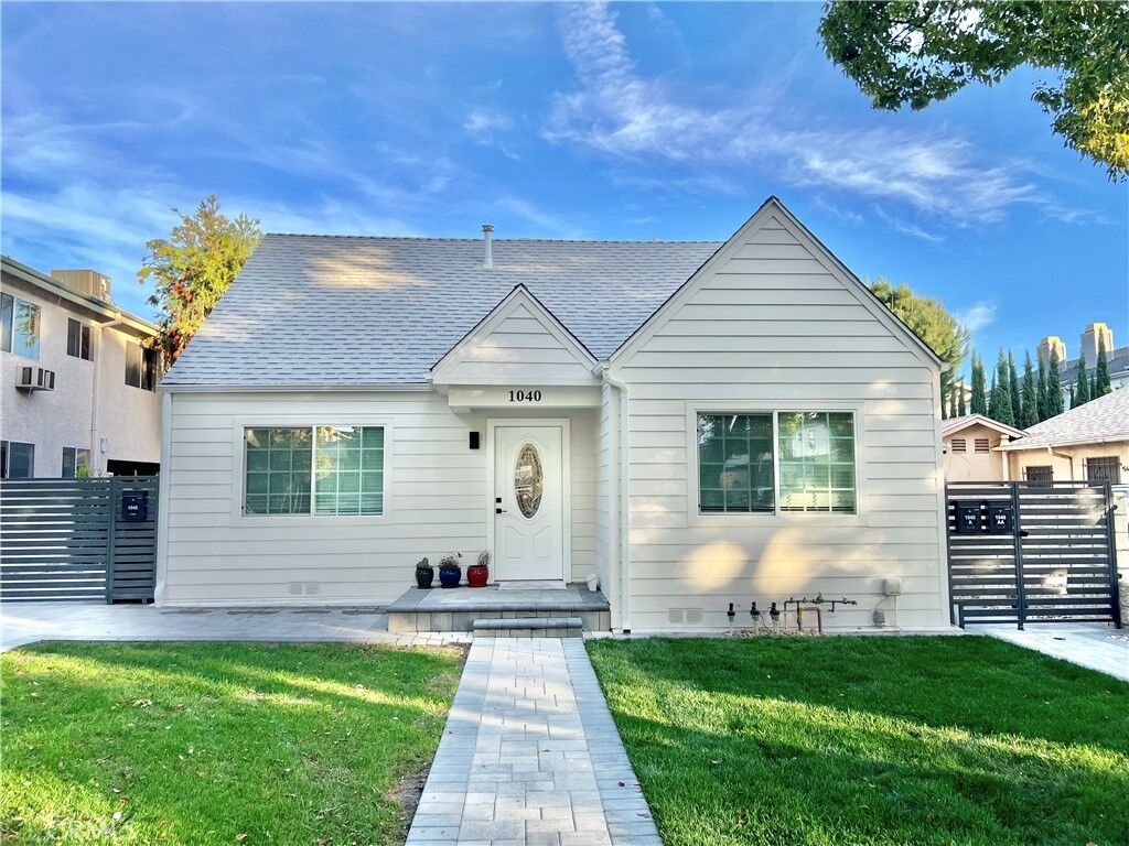 Property Photo:  1040 Ruberta Avenue A  CA 91201 