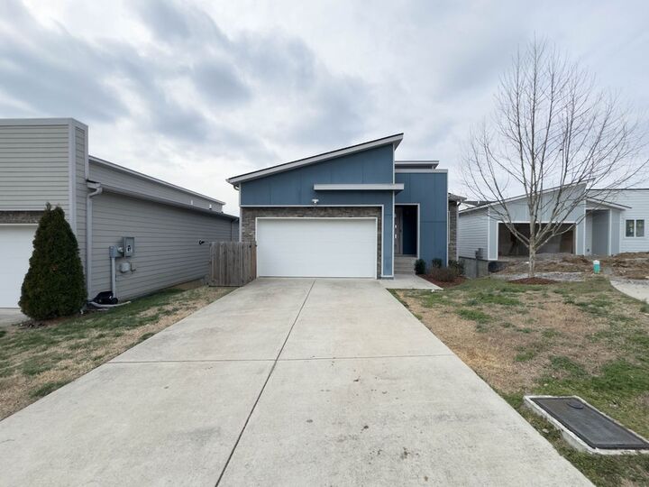 Property Photo: 1753 Boxwood Dr TN 37211