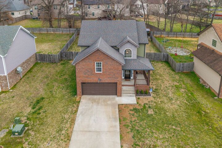 Property Photo:  956 Harding Dr  TN 37042 