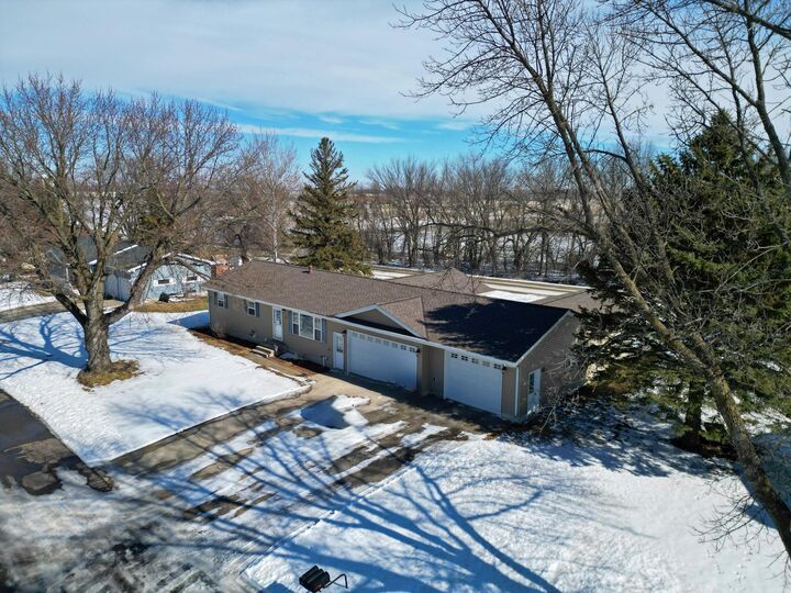 Property Photo: 405 Sunrise Drive MN 56277