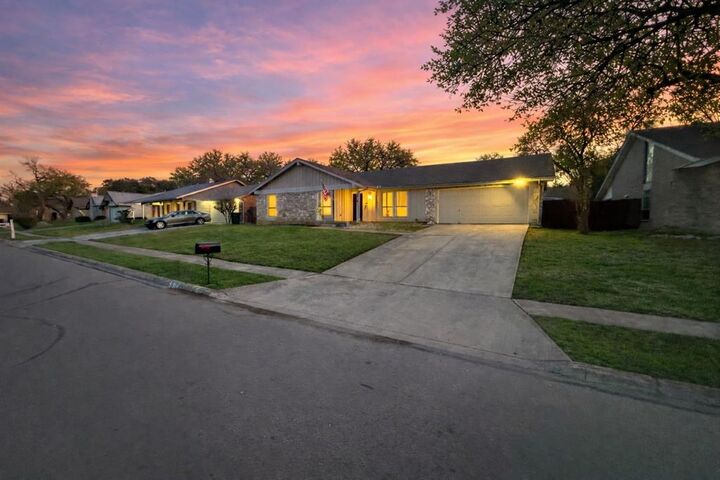 Property Photo: 5914 Freemans Farm Street TX 78233