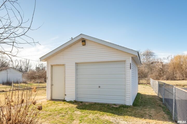 Property Photo:  609 N 18th Street  IL 62948 