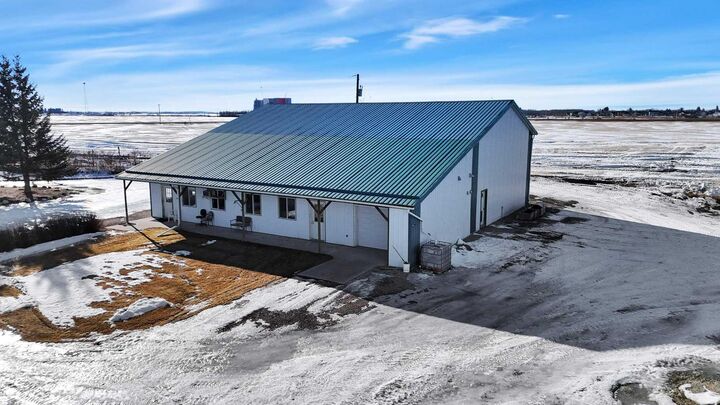 Property Photo:  27556 Township Road 372  AB T4G 0M5 