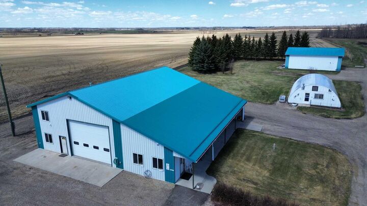 Property Photo: 27556 Township Road 372 AB T4G 0M5