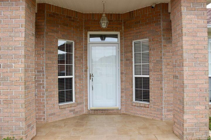 Property Photo:  625 Downhaul Dr  FL 32507 