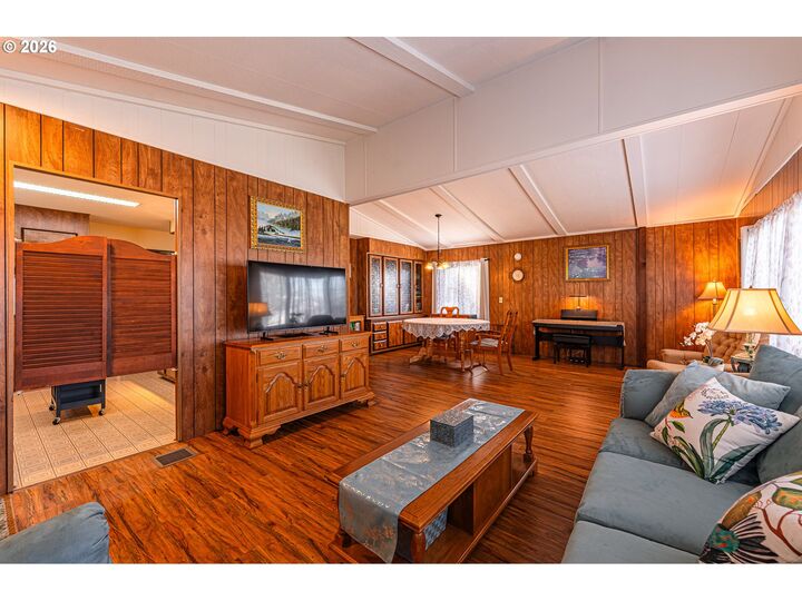 Property Photo: 1199 N Terry St 128 OR 97402