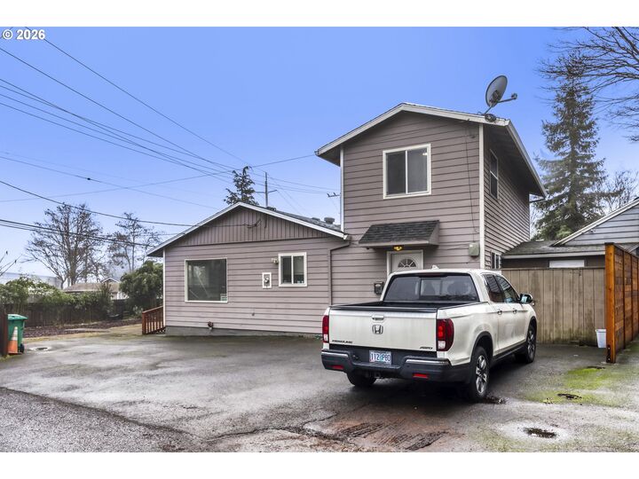 Property Photo:  9002 NE Prescott St  OR 97220 