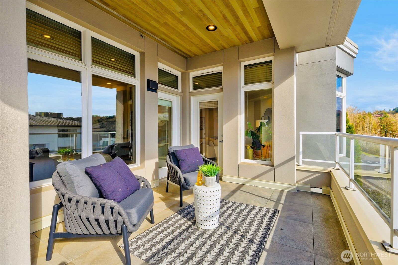 Property Photo:  520  6th Avenue 4003  WA 98033 