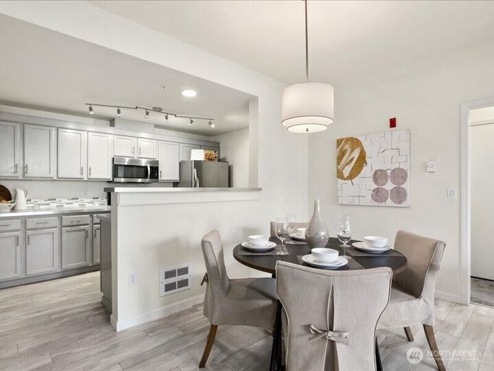 Property Photo:  22527 SE 38th Terrace 1424  WA 98029 