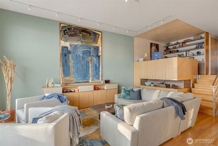 Property Photo:  2021  1st Avenue E8  WA 98121 