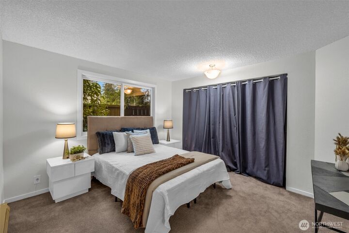 Property Photo:  11401  Roosevelt Way NE 1  WA 98125 