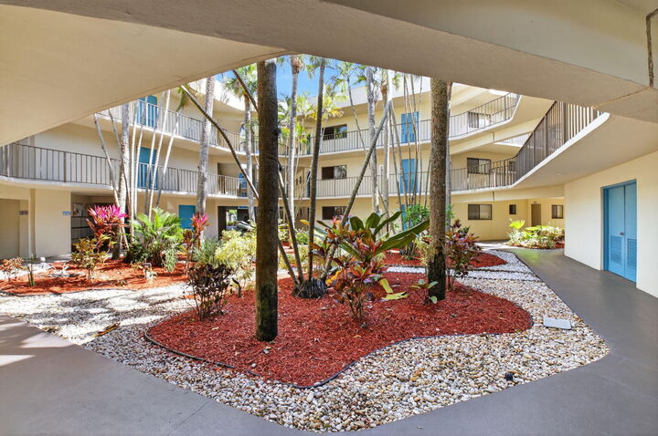 Property Photo: 5190 Las Verdes Circle 120 FL 33484