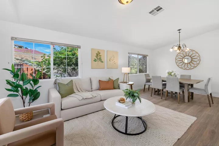 Property Photo:  9118 Sesi Ln  CA 92040 