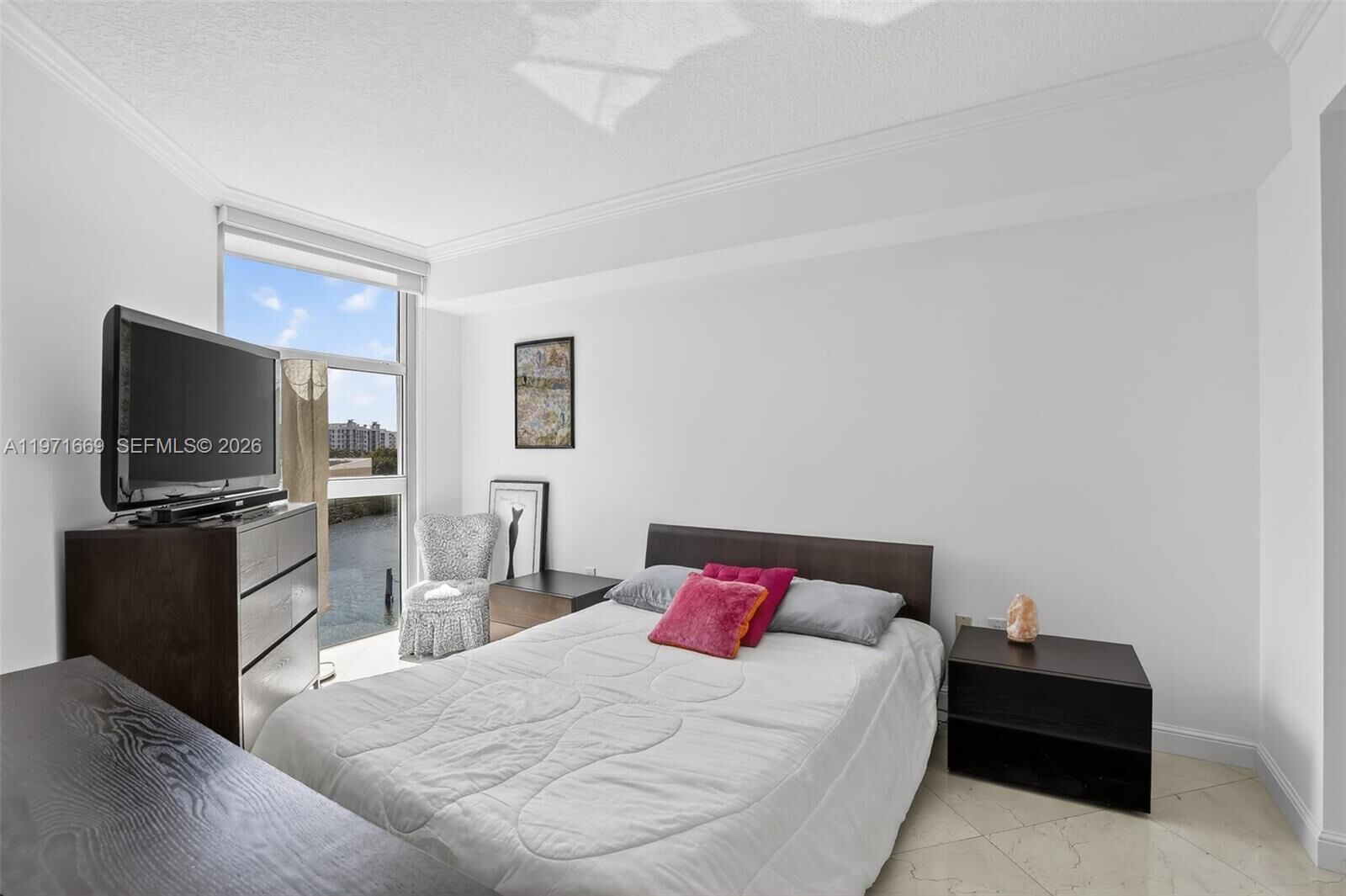 Property Photo:  3370 Hidden Bay Dr 613  FL 33180 