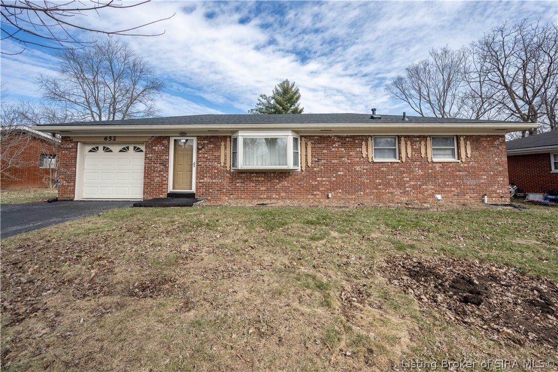 Property Photo:  652 Florida Drive  IN 47172 